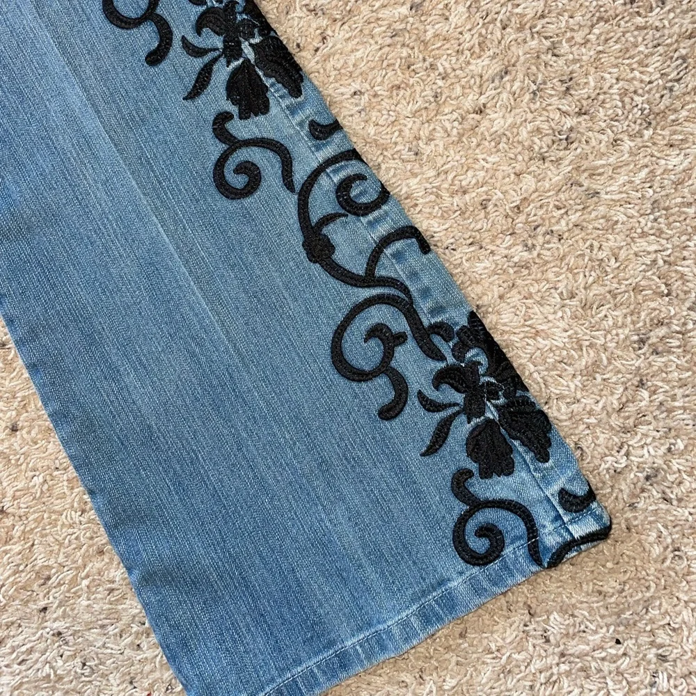 Black Floral Embroidered Jeans - Picture 4 of 8